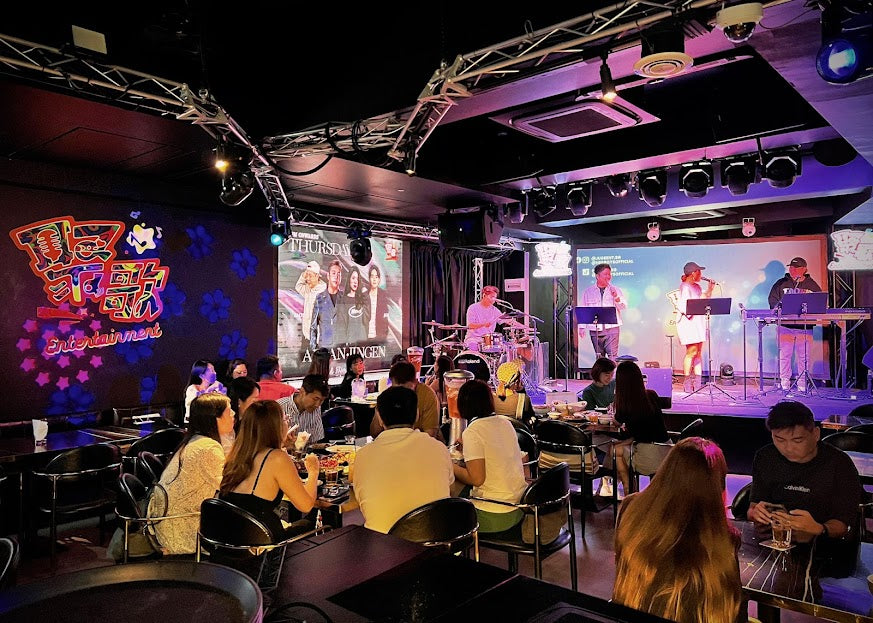 Live band in Clarke Quay